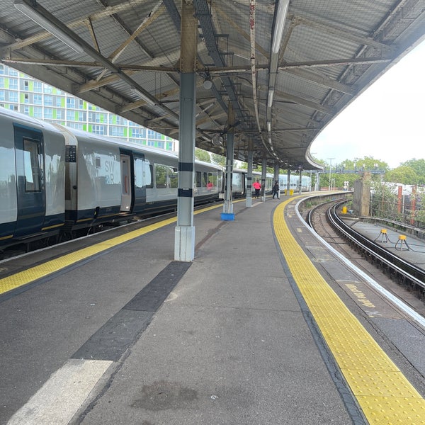 Pmh Station Code Portsmouth Harbour Railway Station (PMH) - Gunwharf Quays - 23 tips ...