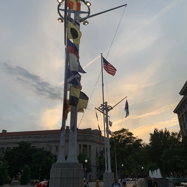 9/27/2019 tarihinde Jon C.ziyaretçi tarafından United States Navy Memorial'de çekilen fotoğraf