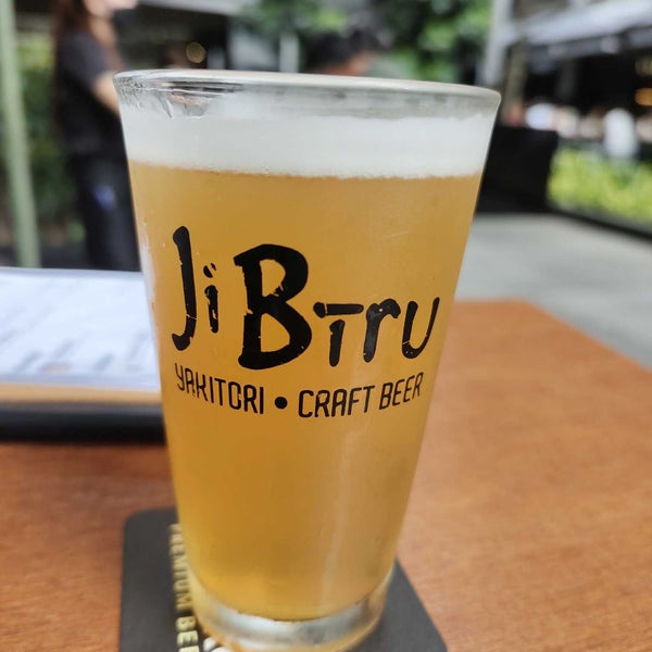 Das Foto wurde bei JiBiru Craft Beer Bar von Jason W. am 7/10/2022 aufgenommen