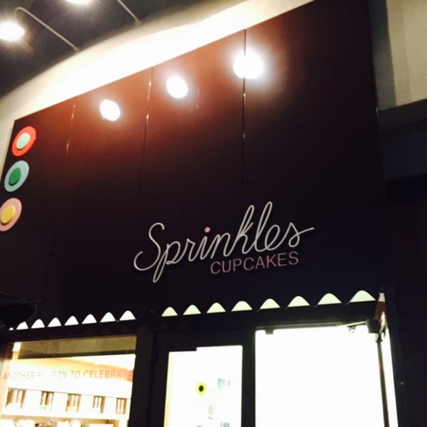 7/14/2015에 Zuane님이 Sprinkles Cupcakes에서 찍은 사진