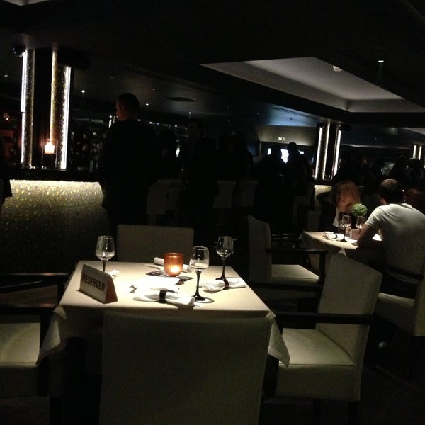 Das Foto wurde bei Eleven Restaurant &amp; Lounge von CasualBrasserie B. am 4/13/2013 aufgenommen