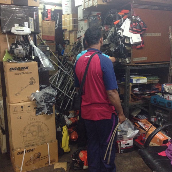 Sri Ampang Lee Motor Hardware Store