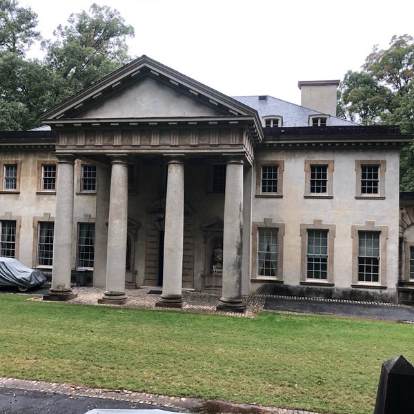 รูปภาพถ่ายที่ Atlanta History Center - Swan House โดย RΔBΔSZ ✪. เมื่อ 10/26/2018