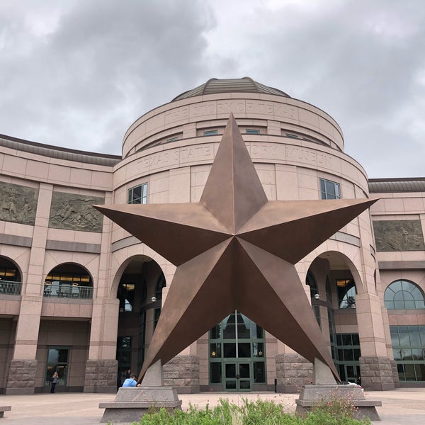 Das Foto wurde bei Bullock Texas State History Museum von RΔBΔSZ ✪. am 10/30/2018 aufgenommen