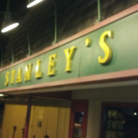 Foto tomada en Stanley&#39;s Tavern  por Donn Scott M. el 10/1/2013
