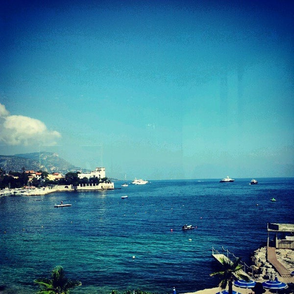 Foto diambil di Hotel Royal-Riviera oleh Oxana S. pada 9/19/2012