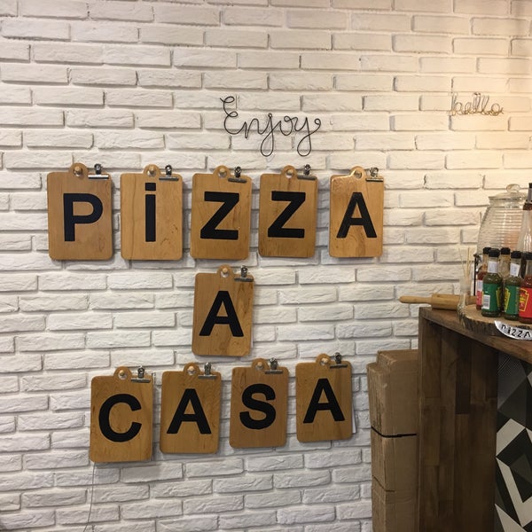 Das Foto wurde bei Pizza A Casa von Hüseyin Ş. am 7/14/2017 aufgenommen