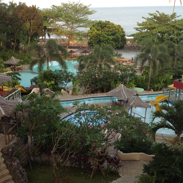 รูปภาพถ่ายที่ Hawaii A Club Bali Resort โดย Fahira A. เมื่อ 9/27/2013