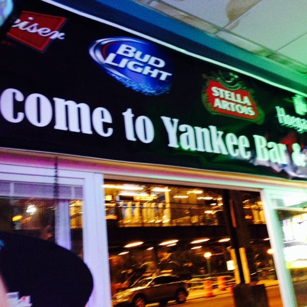 5/24/2014 tarihinde Karey Z.ziyaretçi tarafından Yankee Bar &amp; Grill'de çekilen fotoğraf