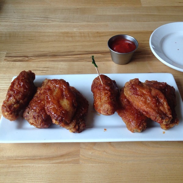 6/19/2014にNatashia D.がBonchon Chickenで撮った写真