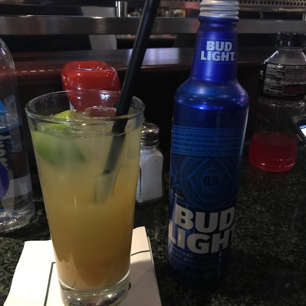 Photo taken at The Greene Turtle Sports Bar &amp; Grille by Danyelle S. on 3/13/2018