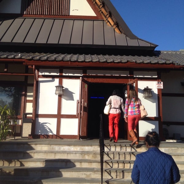 Foto diambil di Hida Japanese Restaurant oleh George M. pada 10/13/2013