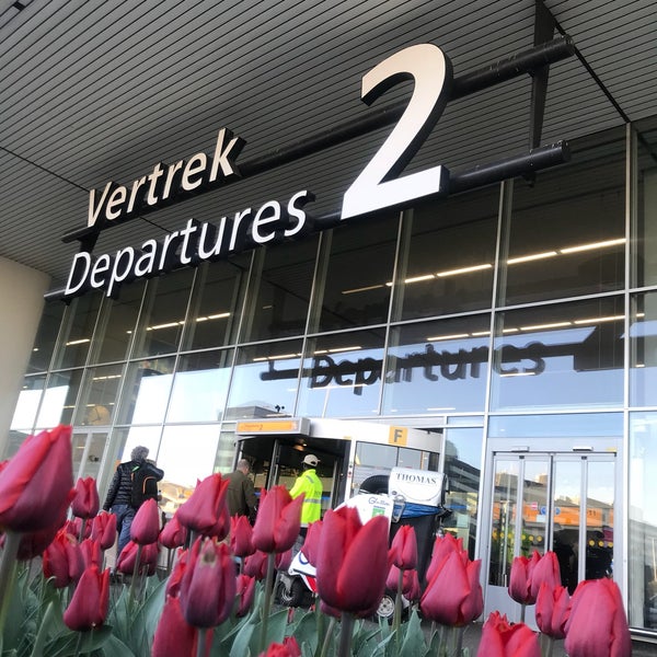 Foto diambil di Bandar Udara Amsterdam Schiphol (AMS) oleh La Reina del Plata pada 4/21/2018