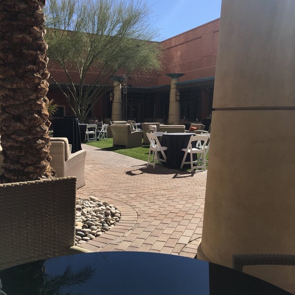 Foto scattata a Renaissance Phoenix Glendale Hotel &amp; Spa da Craig O. il 2/22/2016