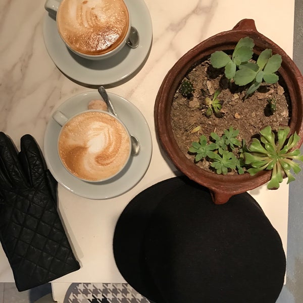 12/25/2016 tarihinde Nazlıcan D.ziyaretçi tarafından Kamarad Coffee Roastery'de çekilen fotoğraf
