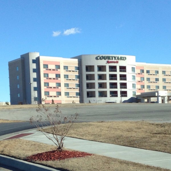 Courtyard Tulsa Woodland Hills Hotel In Tulsa - 