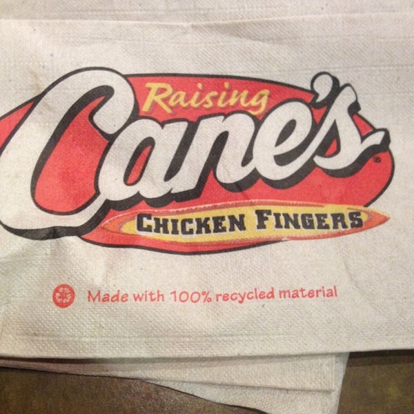 Снимок сделан в Raising Cane&#39;s Chicken Fingers пользователем Houston S. 3/9/2014