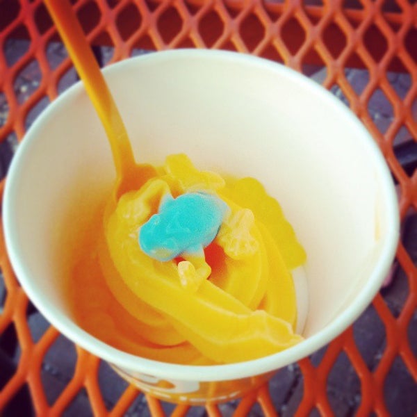 8/18/2013 tarihinde Luke S.ziyaretçi tarafından Orange Leaf Frozen Yogurt - Bloomington'de çekilen fotoğraf