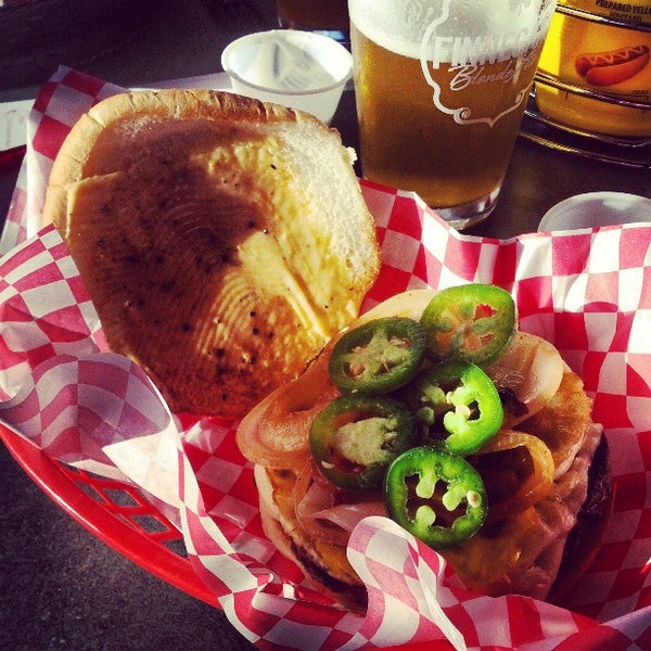 7/30/2013にLuke S.がReza&#39;s Pitch - Burgers &amp; Beerで撮った写真