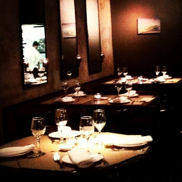 10/15/2012 tarihinde Ed V.ziyaretçi tarafından Isa Restaurant'de çekilen fotoğraf
