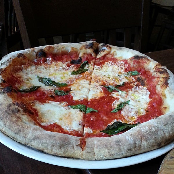 Photo taken at Pizzeria Seven Twelve by Robert B. on 8/8/2013