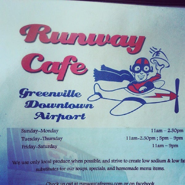 Foto tirada no(a) Runway Cafe por Robert B. em 10/20/2013