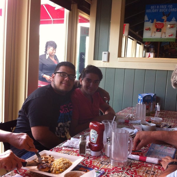 Photo taken at Chili&#39;s Grill &amp; Bar by Davin C. on 12/8/2013