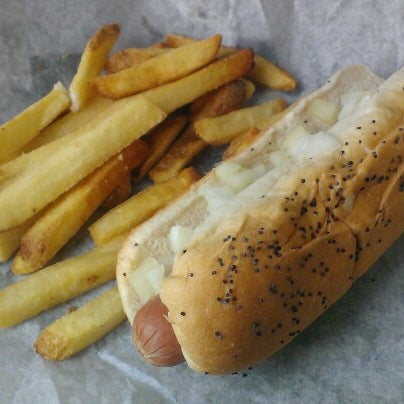 There food is amazing. They also have true Chicago hotdogs, no lie!