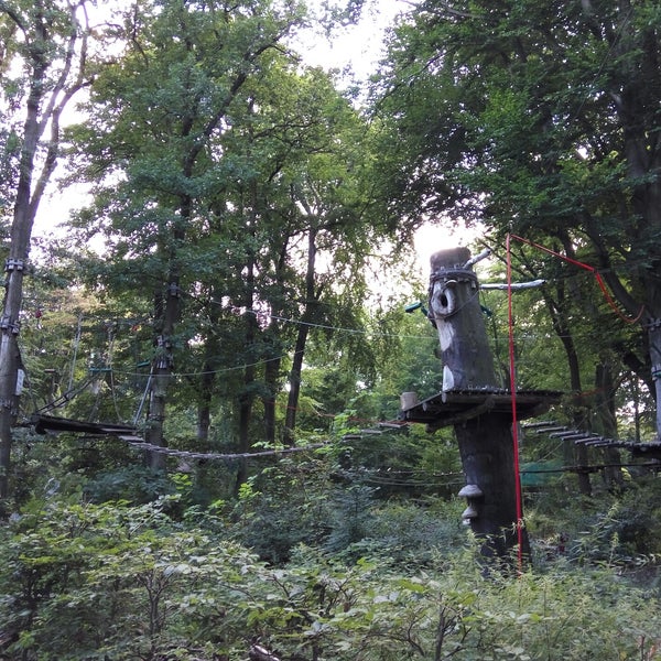 Das Foto wurde bei Waldhochseilgarten Jungfernheide von Hie-suk Y. am 8/13/2017 aufgenommen