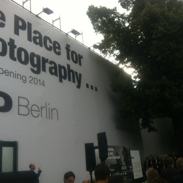 รูปภาพถ่ายที่ C/O Berlin โดย Hie-suk Y. เมื่อ 7/12/2013