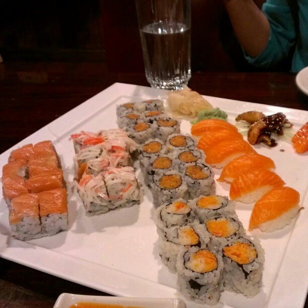 Das Foto wurde bei Sushi Kingdom von Paulene-Amanda M. am 1/15/2013 aufgenommen