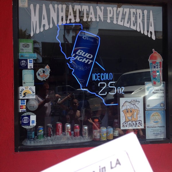 Photo taken at Manhattan Pizzeria by WhiteDino .. on 5/26/2014