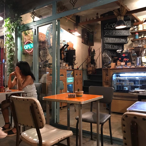 Foto diambil di Kropka Coffee&amp;Bakery oleh Azade O. pada 7/30/2019