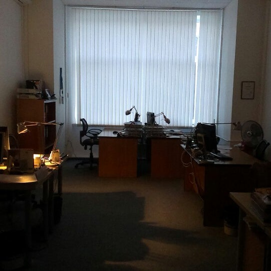 современные офисные здания. проект административного здания. инсталляция рубикон. офисное здание дэвида финчера. современное двухэтажное офисное здание.