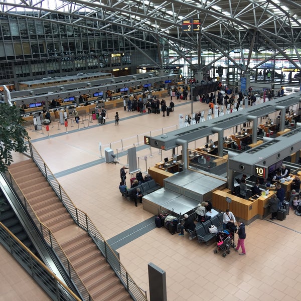 Foto tirada no(a) Hamburg Airport Helmut Schmidt (HAM) por Oliver D. em 4/29/2017