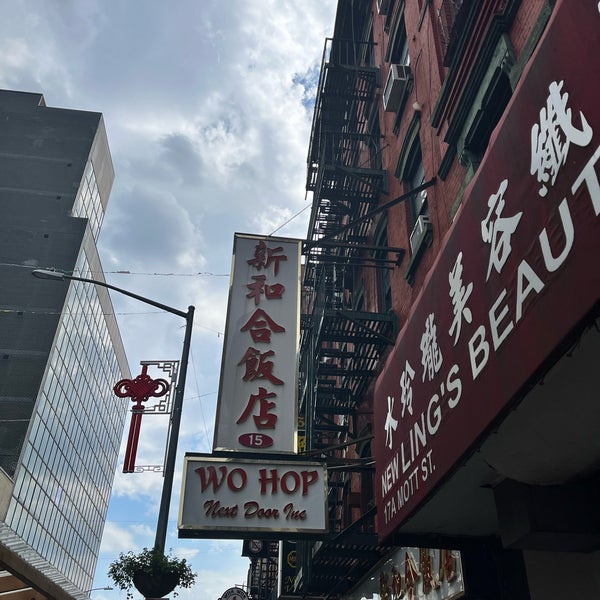 Foto tirada no(a) Wo Hop Restaurant por Lezley B. em 9/20/2022