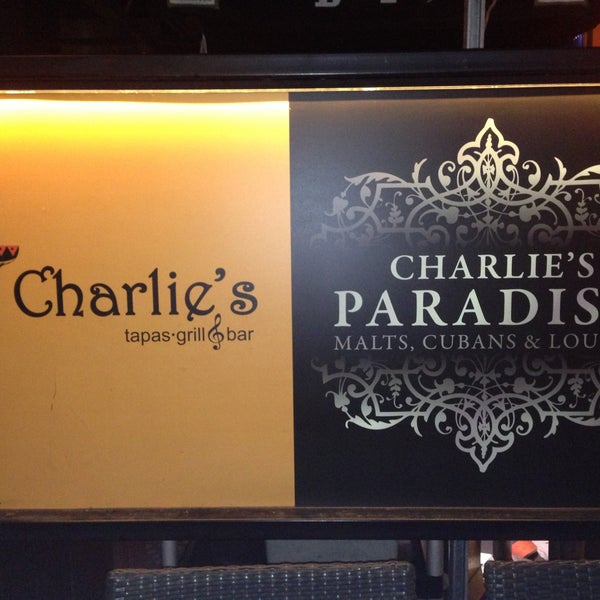 5/1/2013にSarah K.がCharlie&#39;s Restaurant &amp; Barで撮った写真
