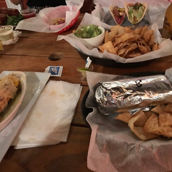 Foto tirada no(a) 10th Ave Burrito por Marty N. em 8/17/2018