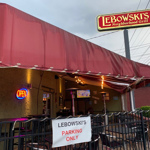 รูปภาพถ่ายที่ Lebowski&#39;s Neighborhood Grill โดย Marty N. เมื่อ 3/21/2019