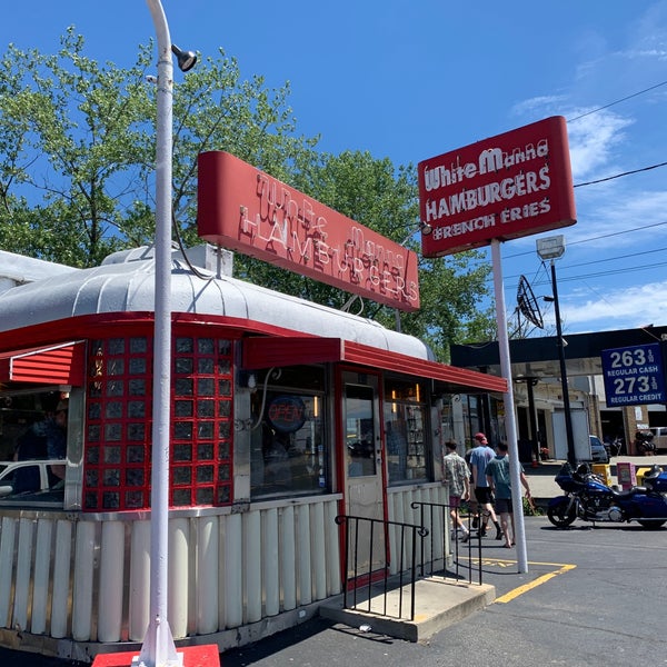 6/15/2019 tarihinde Marty N.ziyaretçi tarafından White Manna Hamburgers'de çekilen fotoğraf