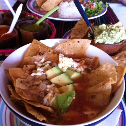 Photo prise au Totopos Restaurante Mexicano par Cynty F. le11/8/2012