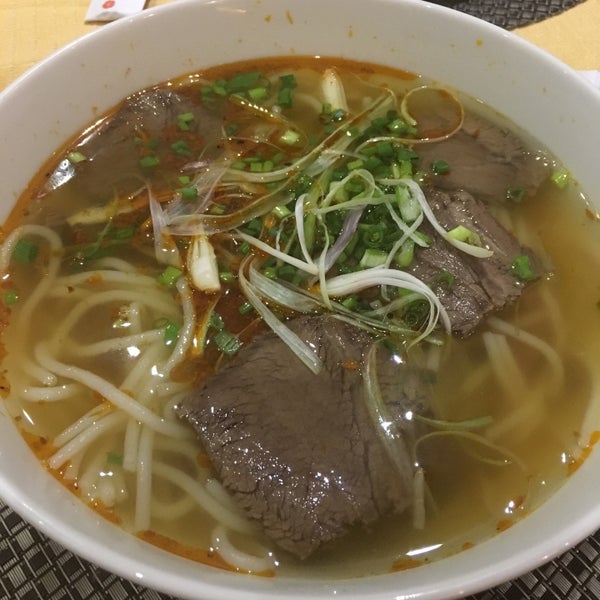 รูปภาพถ่ายที่ Yen&#39;s Restaurant โดย Kane S. เมื่อ 11/4/2015