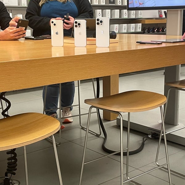 Photos at Apple Bayshore 5715 N Centerpark Way