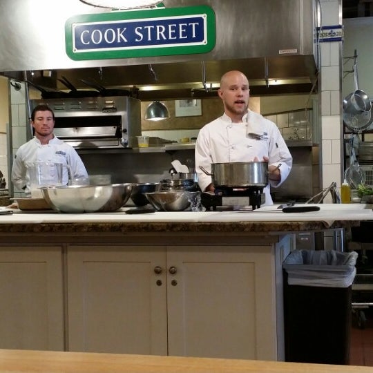 6/14/2014 tarihinde Chris H.ziyaretçi tarafından Cook Street School of Culinary Arts'de çekilen fotoğraf