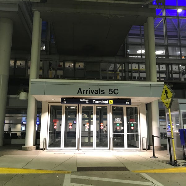 Terminal 5 new-york. Terminal 5. Нью йорк терминал 5. Метро лондона аэропорт. Terminal 5.