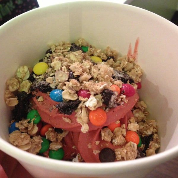 8/9/2013 tarihinde Eric A.ziyaretçi tarafından Frozen Yogurt Innovations'de çekilen fotoğraf