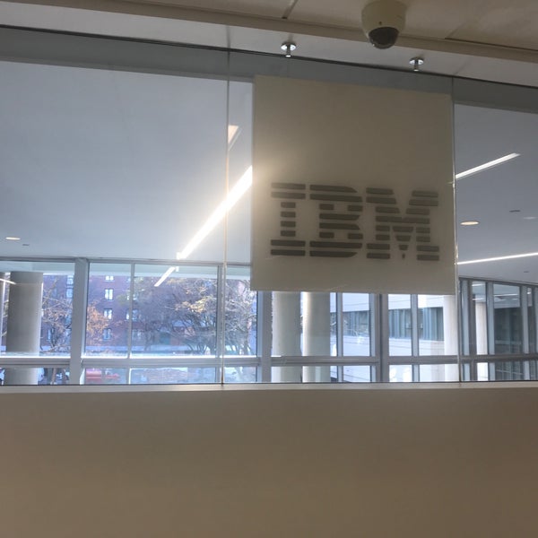Foto diambil di IBM Interactive Experience Design Lab oleh Eric A. pada 11/25/2019