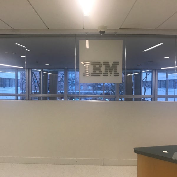 Foto diambil di IBM Interactive Experience Design Lab oleh Eric A. pada 12/23/2019