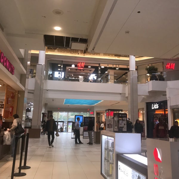 Photo taken at CambridgeSide Galleria by Eric A. on 10/17/2019