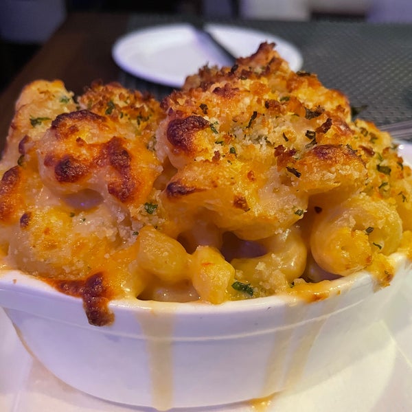 The Lobster Mac & Cheese here is excellent — piping hot and creamy